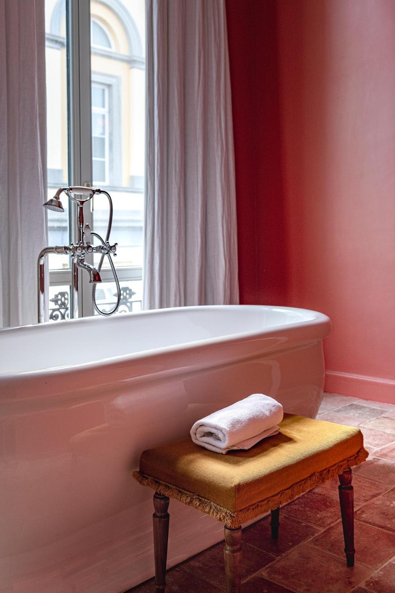 The Bank 1869 - Unique Guestrooms In The Historic Center Of Bruges Exterior photo